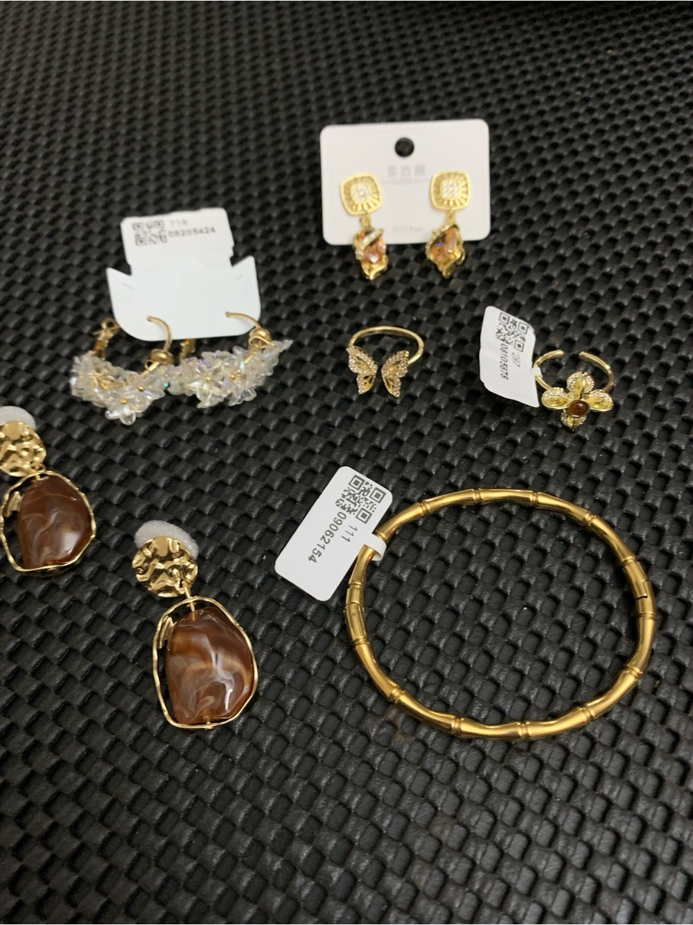 Gold-Tone Jewelry Bundle!! ALL BRAND NEW! Brown and Amber Accents!